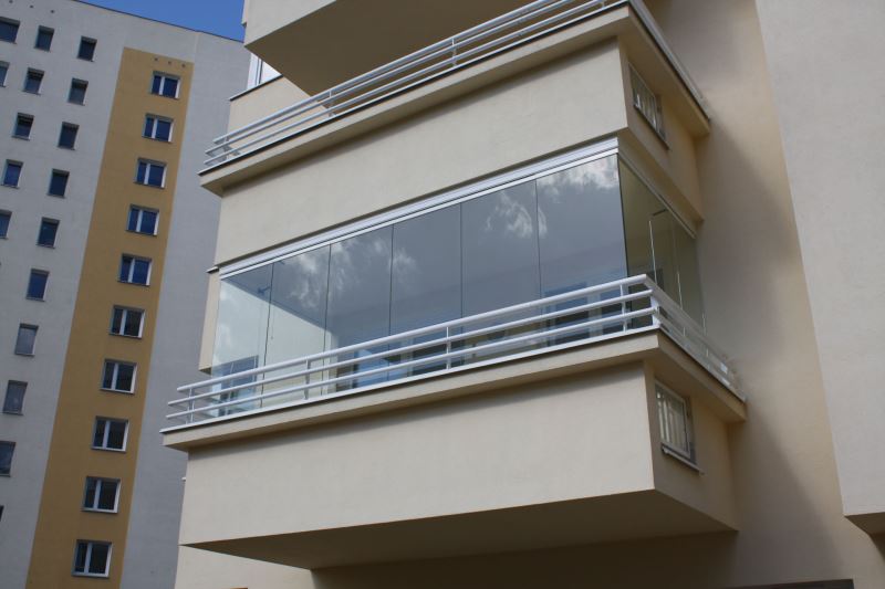 Balkon bezramowy